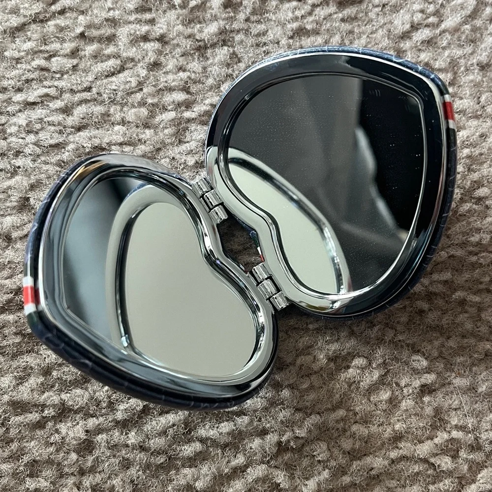 2-1 Heart-Shaped Floral Patterned Mirror and Magnifying Glass